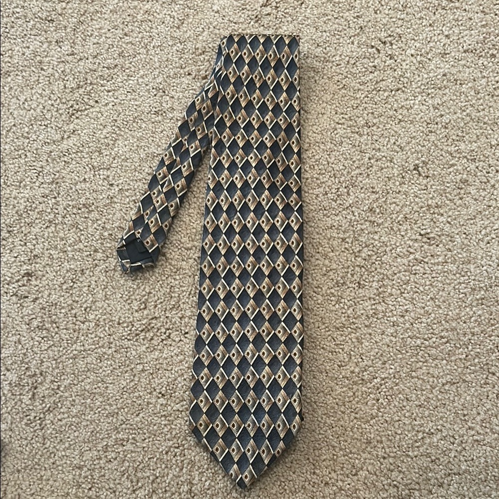 Elegant Black and Gold Men's Tie